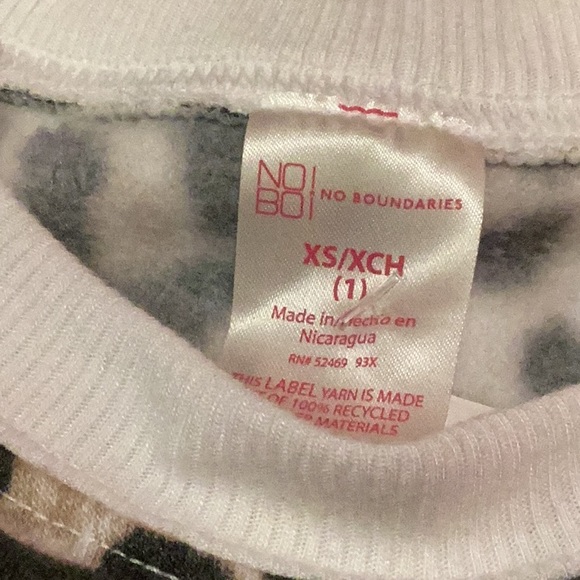 Like new cheetah pullover - Picture 3 of 3